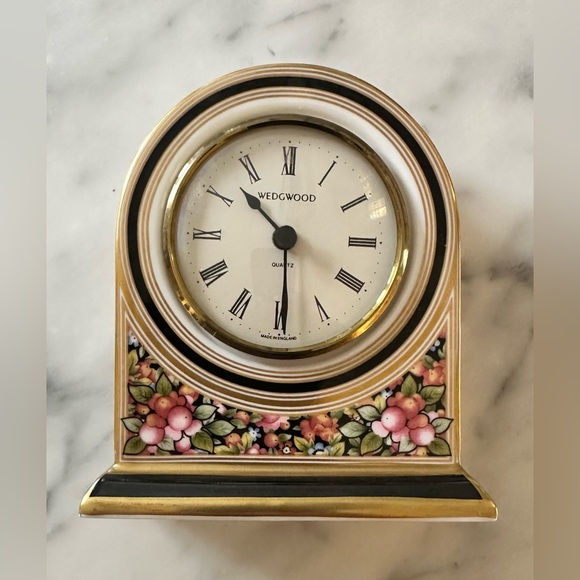 VINTAGE WEDGWOOD Bone China Floral & Gold Clock - Quartz Movement - Picture 6 of 15